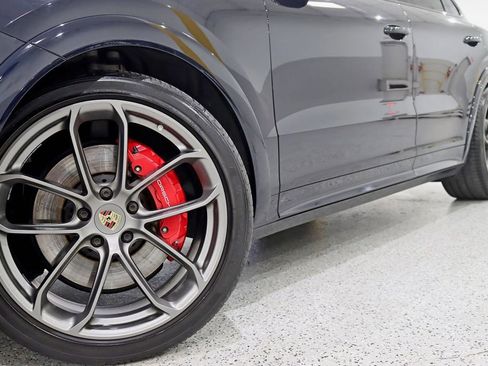 Used 2023 Porsche Cayenne GTS image 4