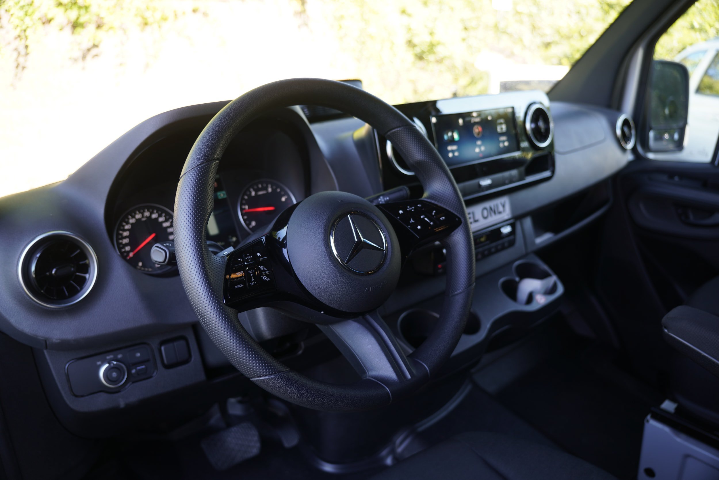 Used 2025 Mercedes-Benz Sprinter 2500 image 3