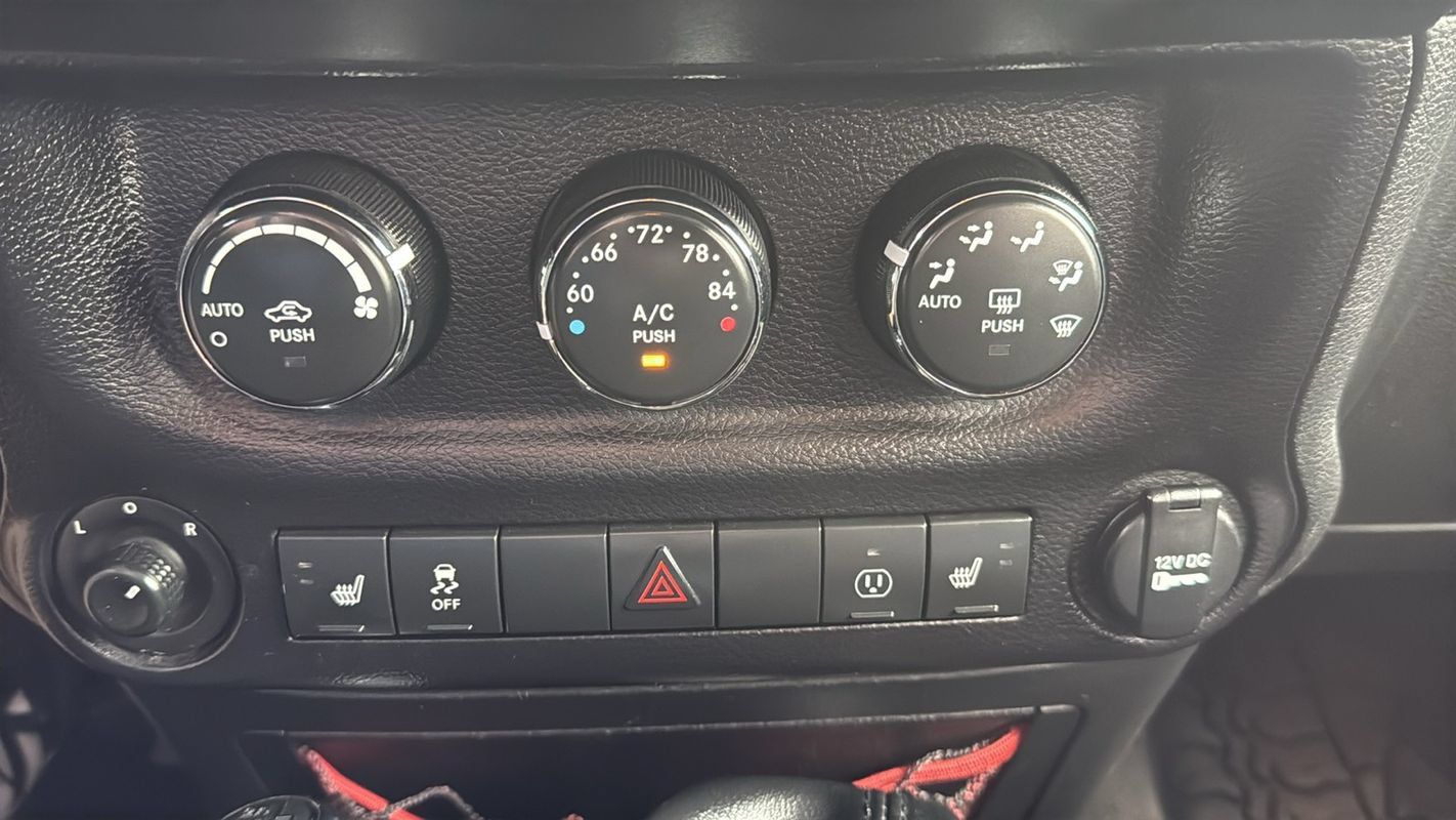 Used 2017 Jeep Wrangler Unlimited Rubicon AWD/4WD image 25