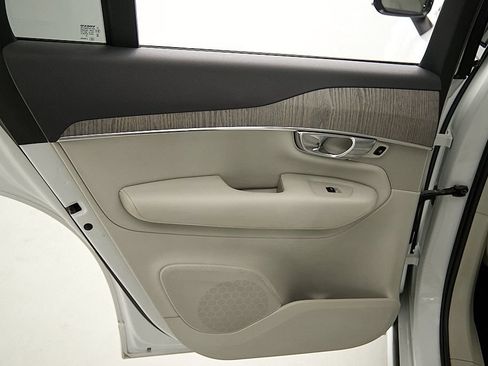Certified 2023 Volvo XC90 T8 Plus w/ Protection Package Premier AWD/4WD image 18