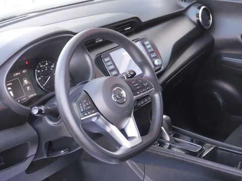 Used 2021 Nissan Kicks SV image 12