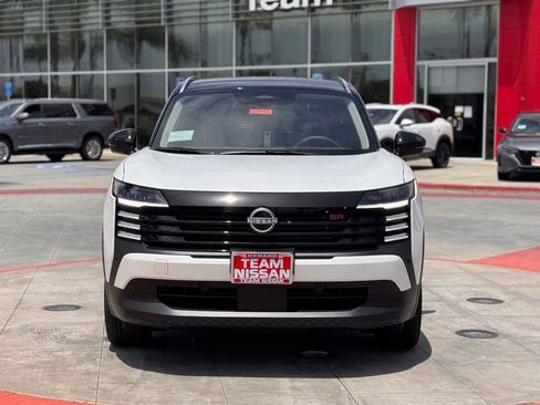 New 2025 Nissan Kicks SR image 3