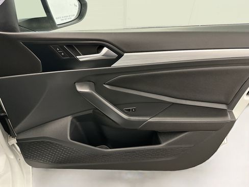 Used 2025 Volkswagen Jetta S image 32