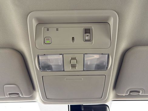 Used 2022 Nissan Titan SV w/ SV Convenience Package RWD image 23