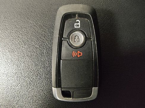 Used 2020 Ford Edge SE image 32