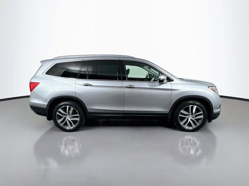 Used 2017 Honda Pilot Elite image 6