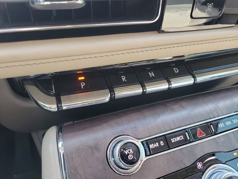 Used 2022 Lincoln Aviator Reserve RWD image 34