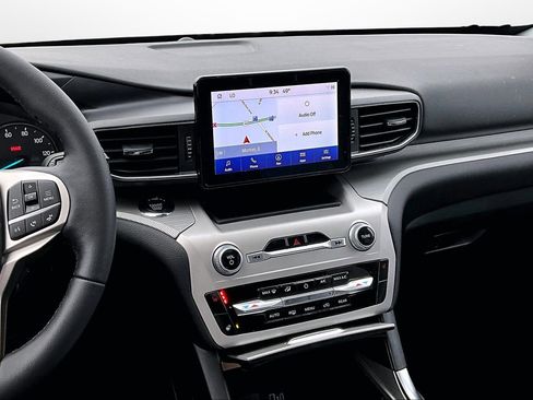 Used 2022 Ford Explorer XLT w/ Equipment Group 202A image 6