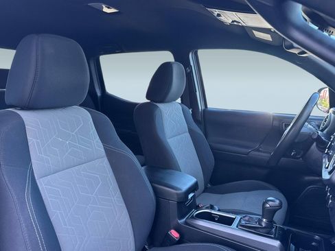 Used 2021 Toyota Tacoma TRD Sport w/ Technology Package RWD image 30