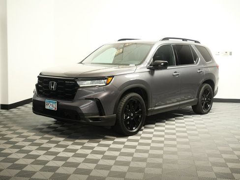 Used 2025 Honda Pilot Black Edition image 4