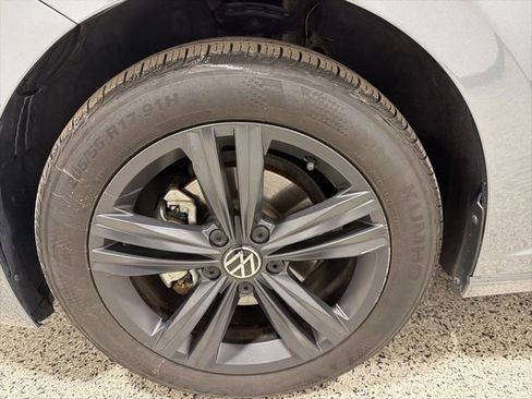 Used 2023 Volkswagen Jetta SE w/ Panoramic Sunroof Package image 37