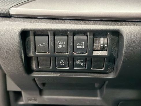 Used 2023 Subaru Forester Premium AWD/4WD image 9