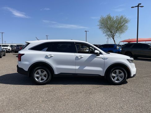 Used 2022 Kia Sorento LX FWD image 6