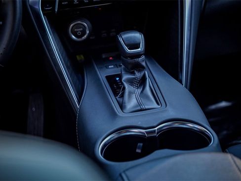 Used 2024 Toyota Venza LE image 23