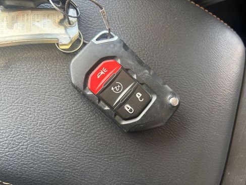 Used 2025 Jeep Wrangler Unlimited Sahara AWD/4WD image 21