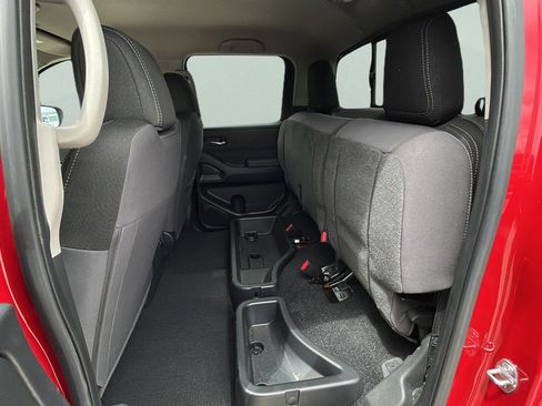 Used 2025 Nissan Frontier SV w/ SV Convenience Package RWD image 16