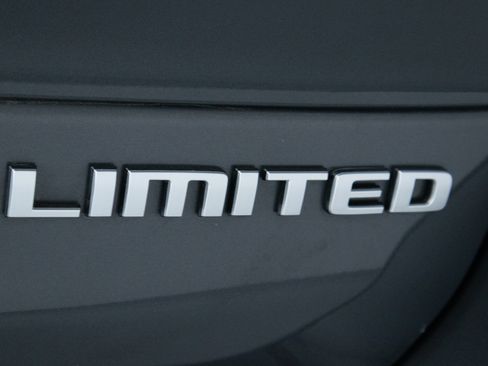 Used 2024 Jeep Grand Cherokee L Limited AWD/4WD image 33