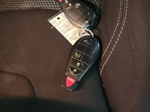 Used 2019 Jeep Cherokee Latitude w/ Cold Weather Group image 12