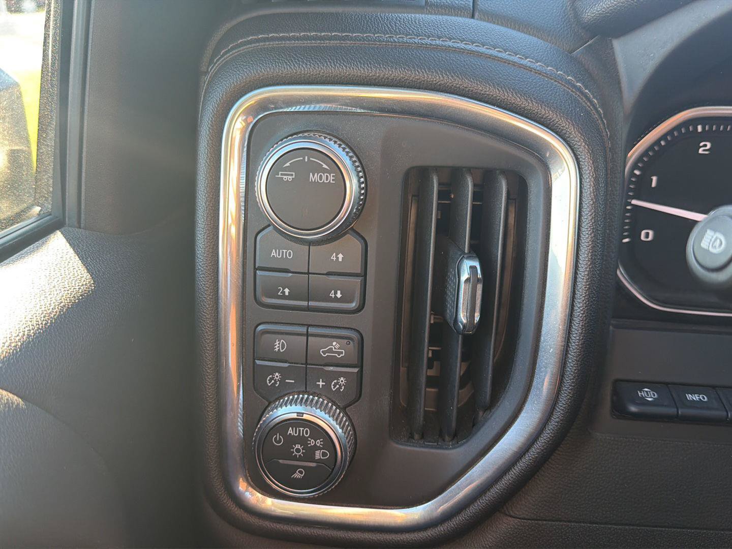 Used 2021 GMC Sierra 2500 Denali w/ Denali Black Diamond Edition AWD/4WD image 24
