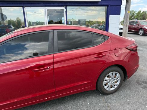 Used 2020 Hyundai Elantra SE FWD image 2