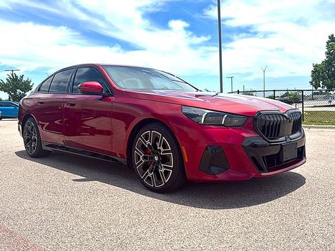 Used 2025 BMW 530i w/ M Sport Package RWD image 3