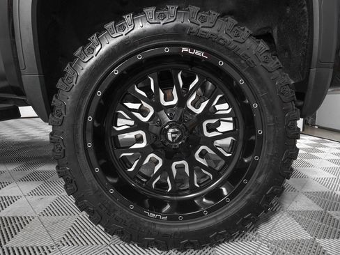 Used 2023 GMC Sierra 1500 SLT AWD/4WD image 30