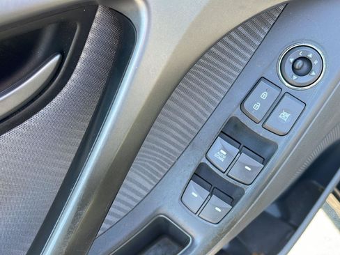 Used 2013 Hyundai Elantra GLS w/ Preferred Pkg FWD image 12