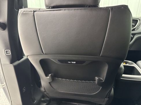 New 2026 Chrysler Pacifica Select image 15