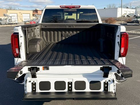 Used 2025 GMC Sierra 1500 AT4 w/ AT4 Premium Package image 13