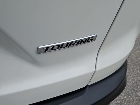 Used 2018 Honda CR-V Touring image 5