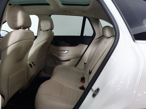 Used 2021 Mercedes-Benz GLC 300 4MATIC image 11