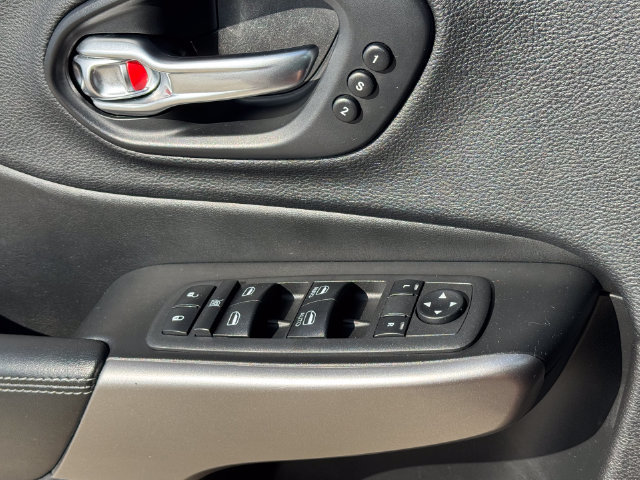 Used 2019 Jeep Cherokee High Altitude AWD/4WD image 29