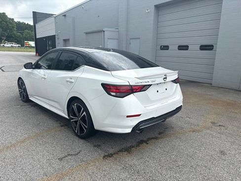 Used 2022 Nissan Sentra SR w/ SR Premium Package FWD image 11