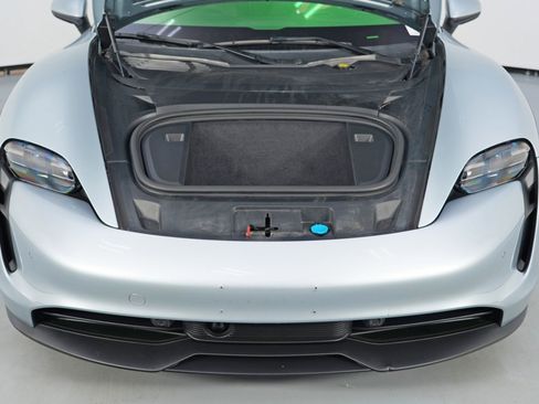 Used 2021 Porsche Taycan image 8