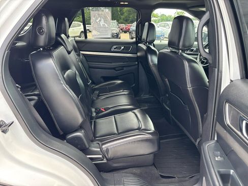 Used 2019 Ford Explorer XLT w/ Equipment Group 202A AWD/4WD image 24