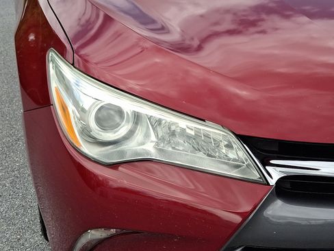 Used 2015 Toyota Camry XLE w/ Moonroof Package FWD image 10