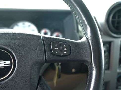 Used 2004 HUMMER H2 w/ Preferred Equipment Group AWD/4WD image 22