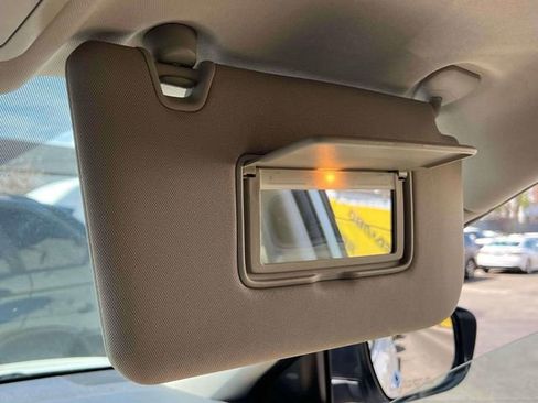 Used 2017 Nissan Rogue SV w/ SV Premium Package image 28