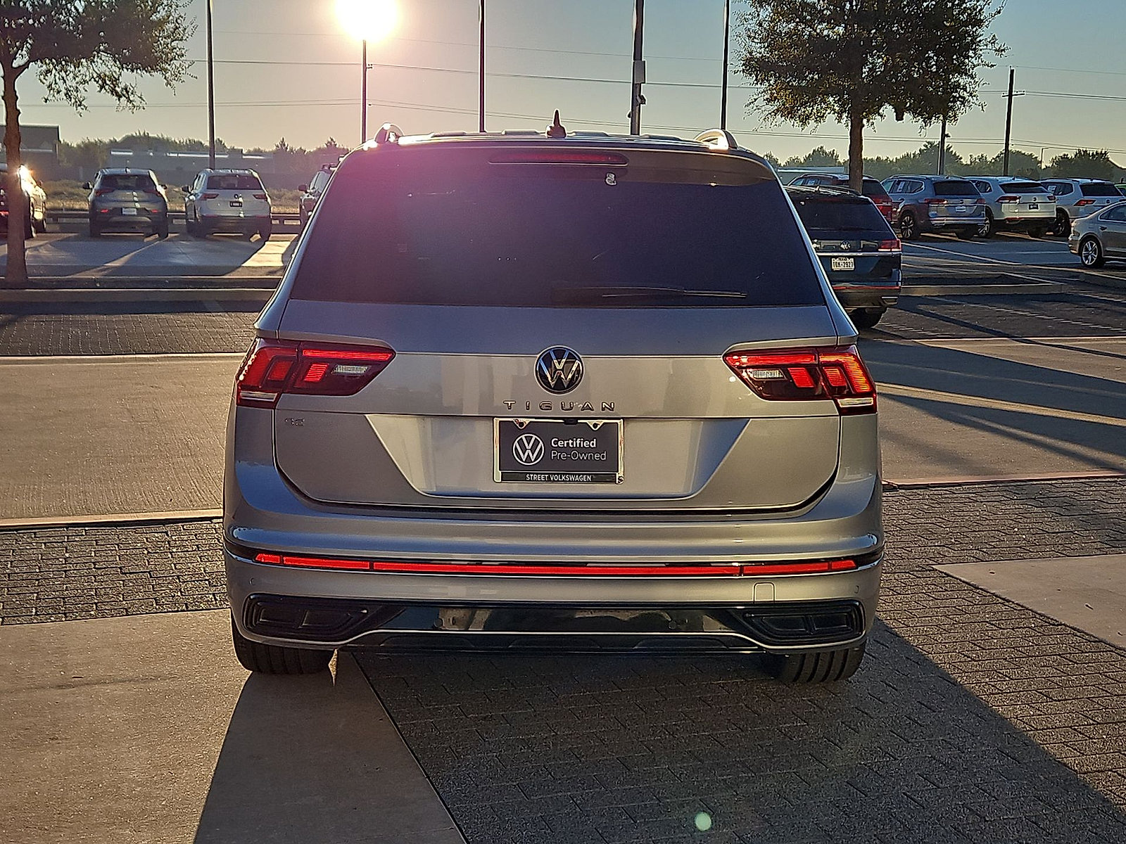 Certified 2024 Volkswagen Tiguan SE R-Line FWD image 7