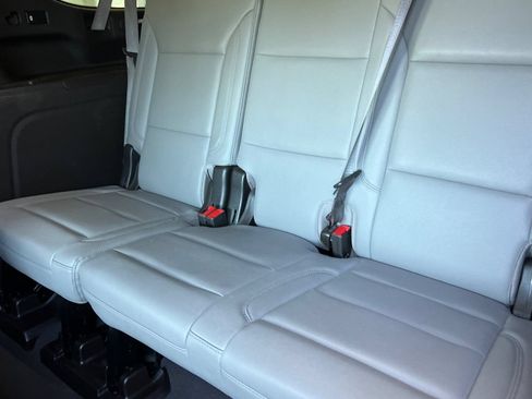 Used 2024 Chevrolet Suburban LT AWD/4WD image 17