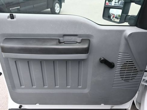 Used 2014 Ford F550 2WD Crew Cab Super Duty image 16