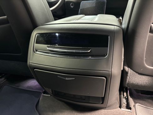 Used 2025 Cadillac Escalade Sport Platinum w/ LPO, ONYX Package AWD/4WD image 38