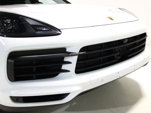 Used 2023 Porsche Cayenne Coupe w/ Towing Package w/o Tow Ball AWD/4WD image 29