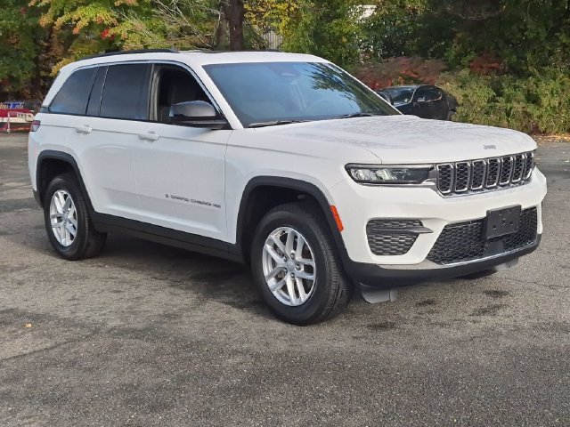 Used 2025 Jeep Grand Cherokee 4WD image 3