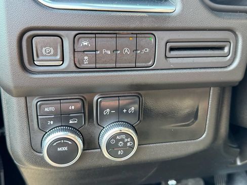 Used 2022 GMC Yukon SLE AWD/4WD image 25