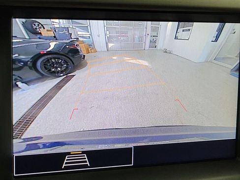 Used 2023 GMC Acadia SLE w/ Driver Convenience Package image 14