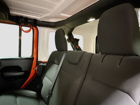 Used 2018 Jeep Wrangler Unlimited Sport S image 26