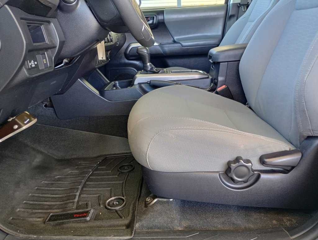 Used 2019 Toyota Tacoma SR5 AWD/4WD image 10
