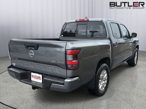 Used 2022 Nissan Frontier SV AWD/4WD image 6