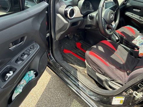 Used 2021 Nissan Versa SV FWD image 14